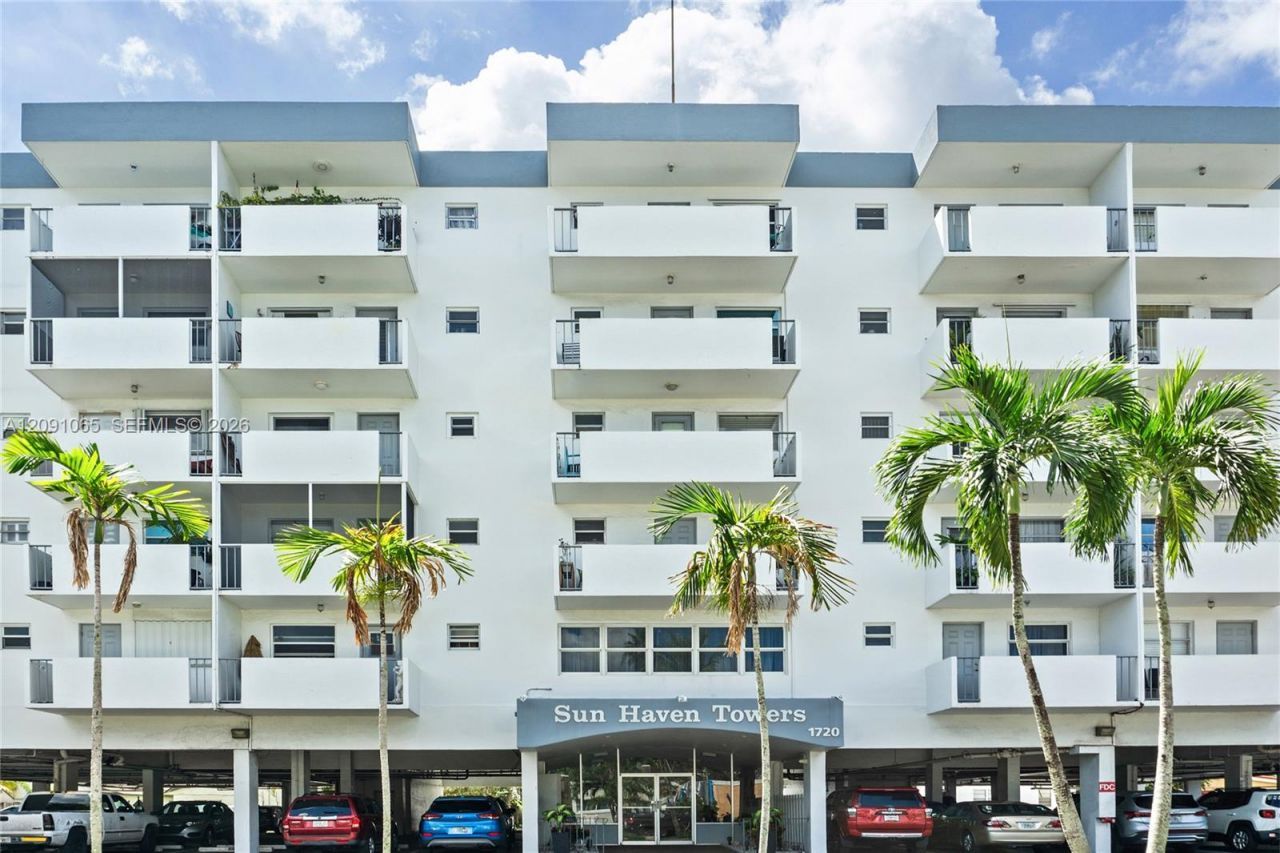 1720 Jefferson St , Unit 407, Hollywood, FL 33020 Photo