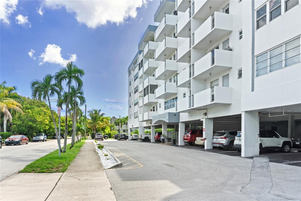 1720 Jefferson St , Unit 407, Hollywood, FL 33020 Photo