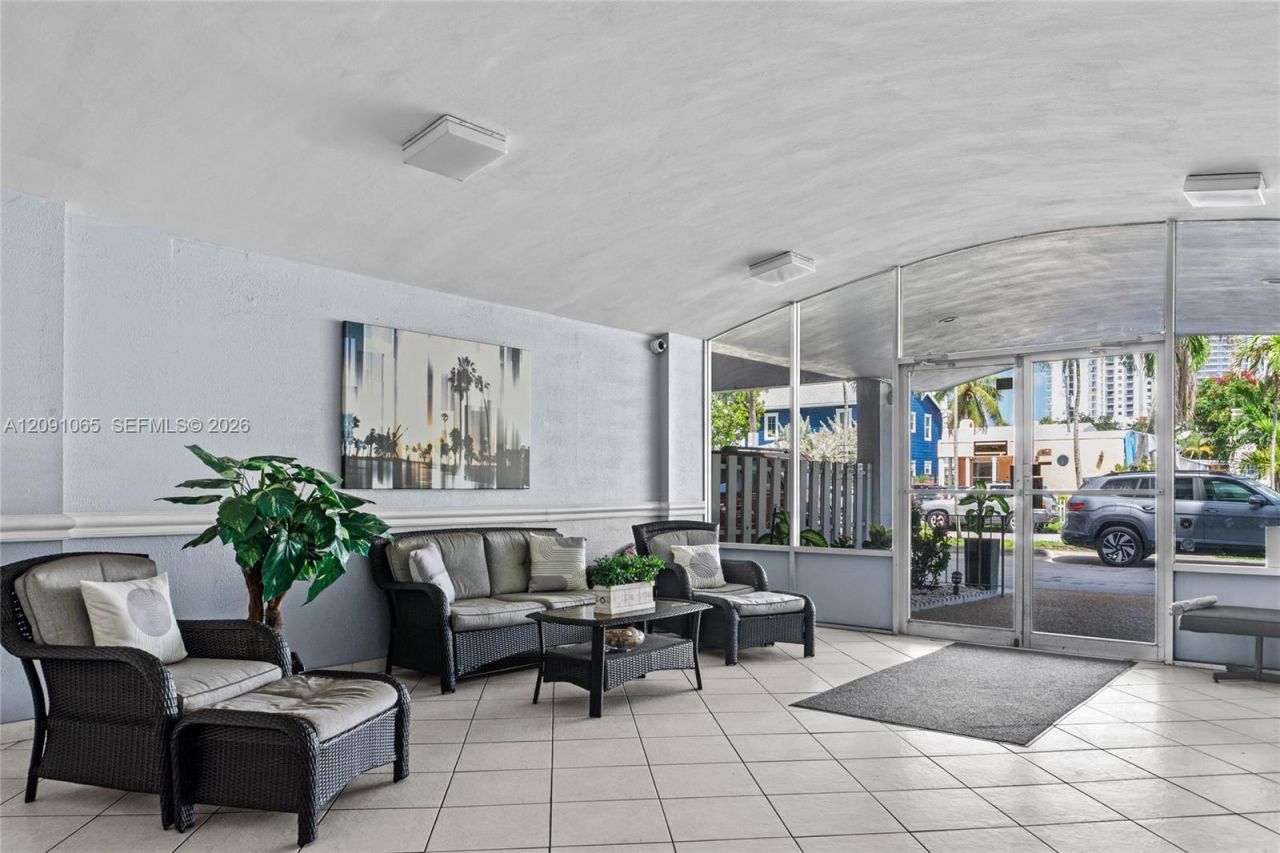1720 Jefferson St , Unit 407, Hollywood, FL 33020 Photo