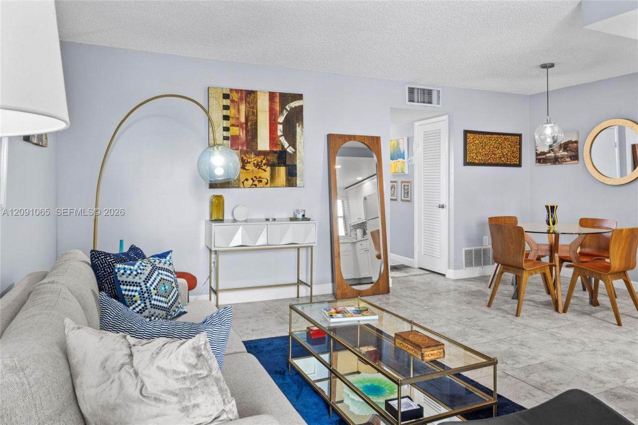 1720 Jefferson St , Unit 407, Hollywood, FL 33020 Photo