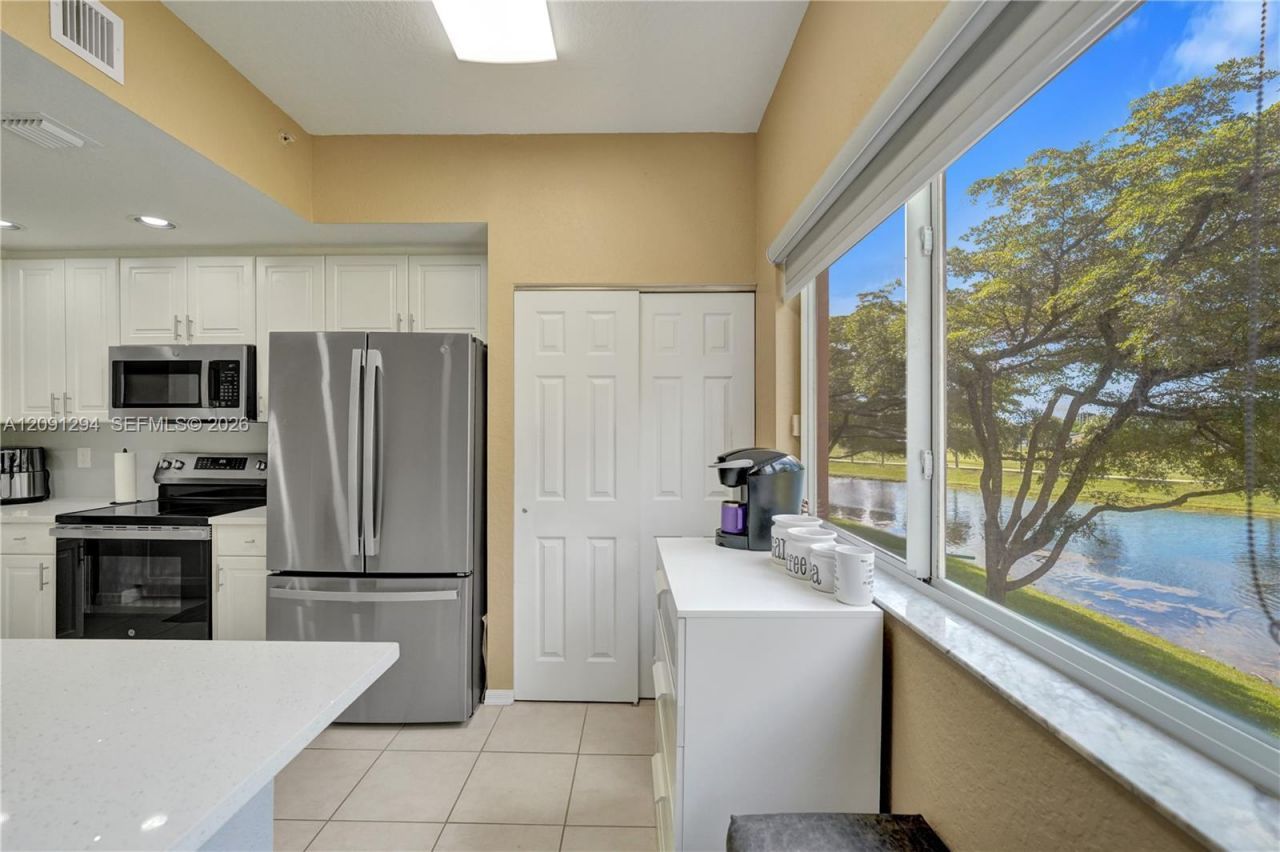 7735 Yardley Dr, Unit 213, Tamarac, FL 33321 Photo