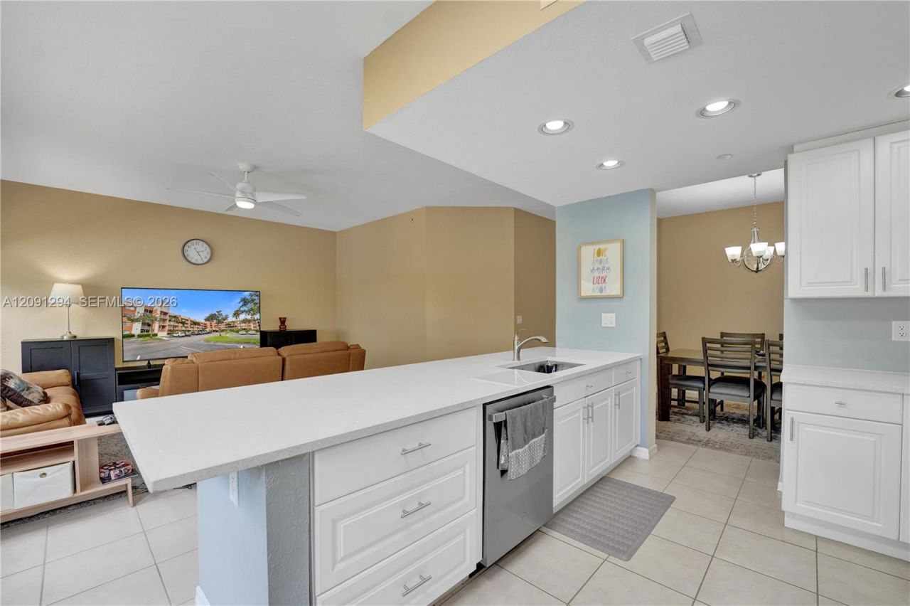 7735 Yardley Dr, Unit 213, Tamarac, FL 33321 Photo