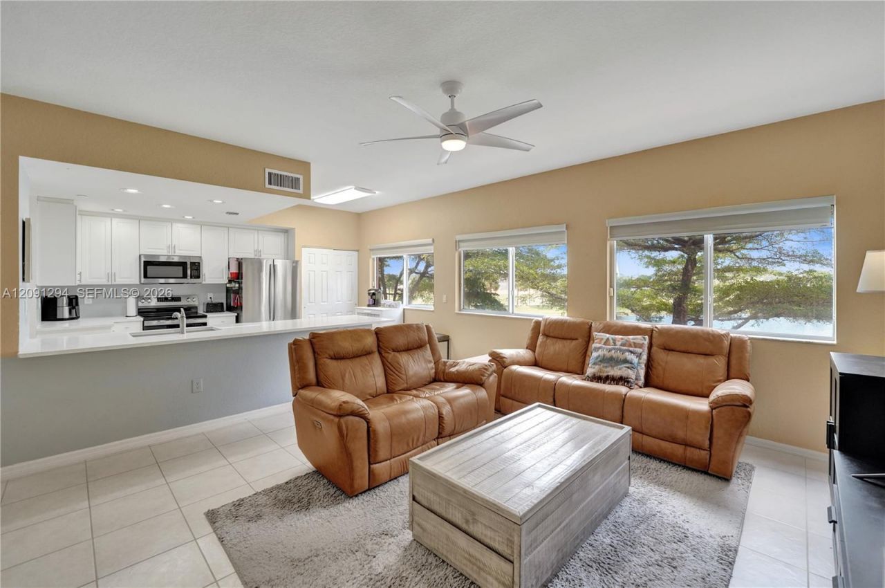 7735 Yardley Dr, Unit 213, Tamarac, FL 33321 Photo
