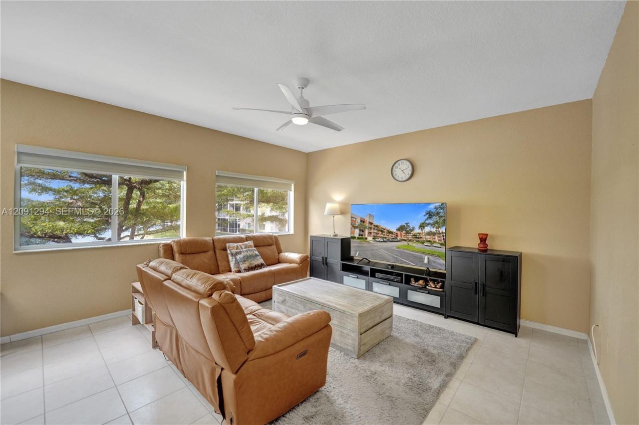 7735 Yardley Dr, Unit 213, Tamarac, FL 33321 Photo