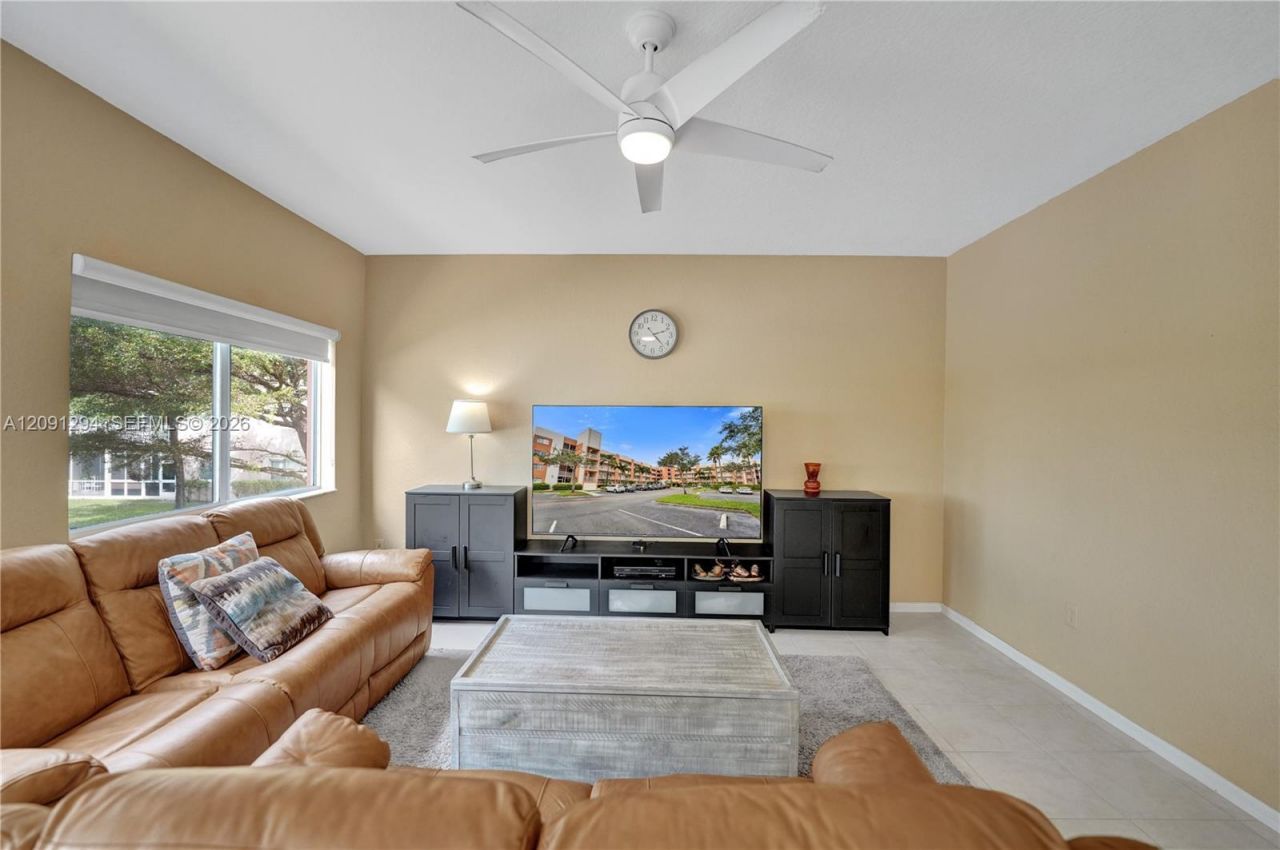 7735 Yardley Dr, Unit 213, Tamarac, FL 33321 Photo