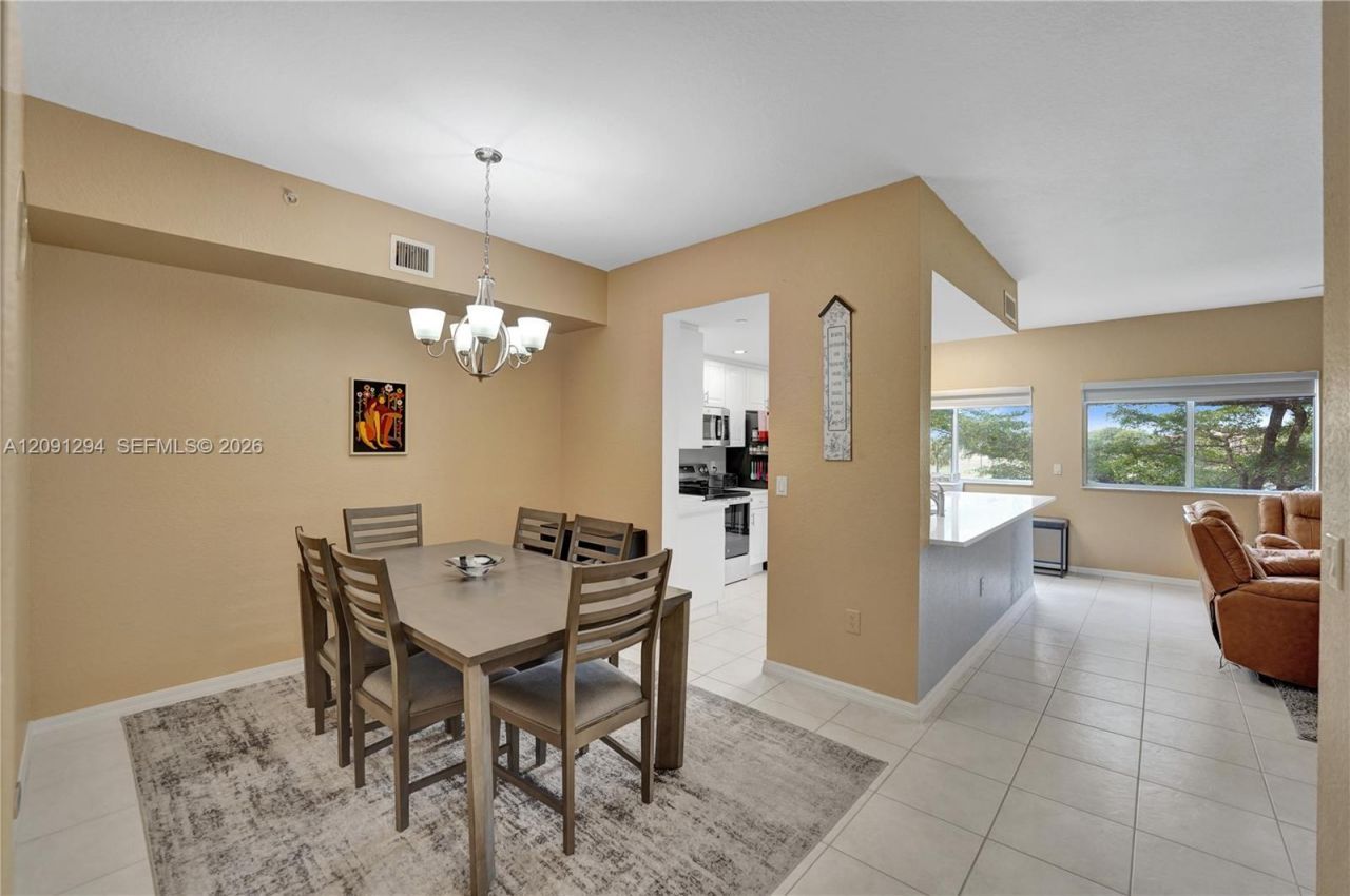 7735 Yardley Dr, Unit 213, Tamarac, FL 33321 Photo