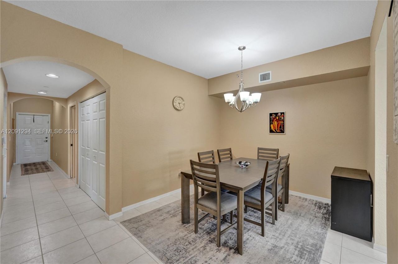 7735 Yardley Dr, Unit 213, Tamarac, FL 33321 Photo