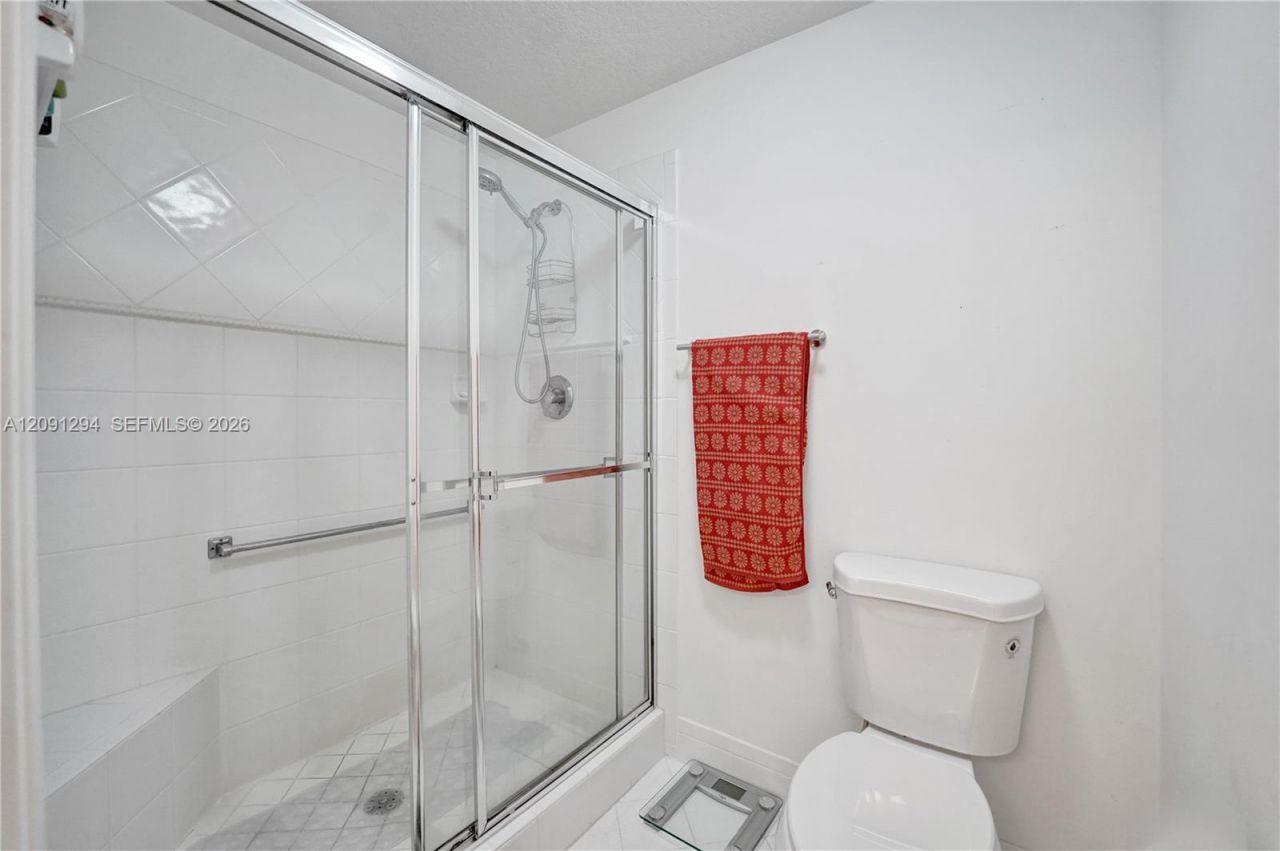 7735 Yardley Dr, Unit 213, Tamarac, FL 33321 Photo