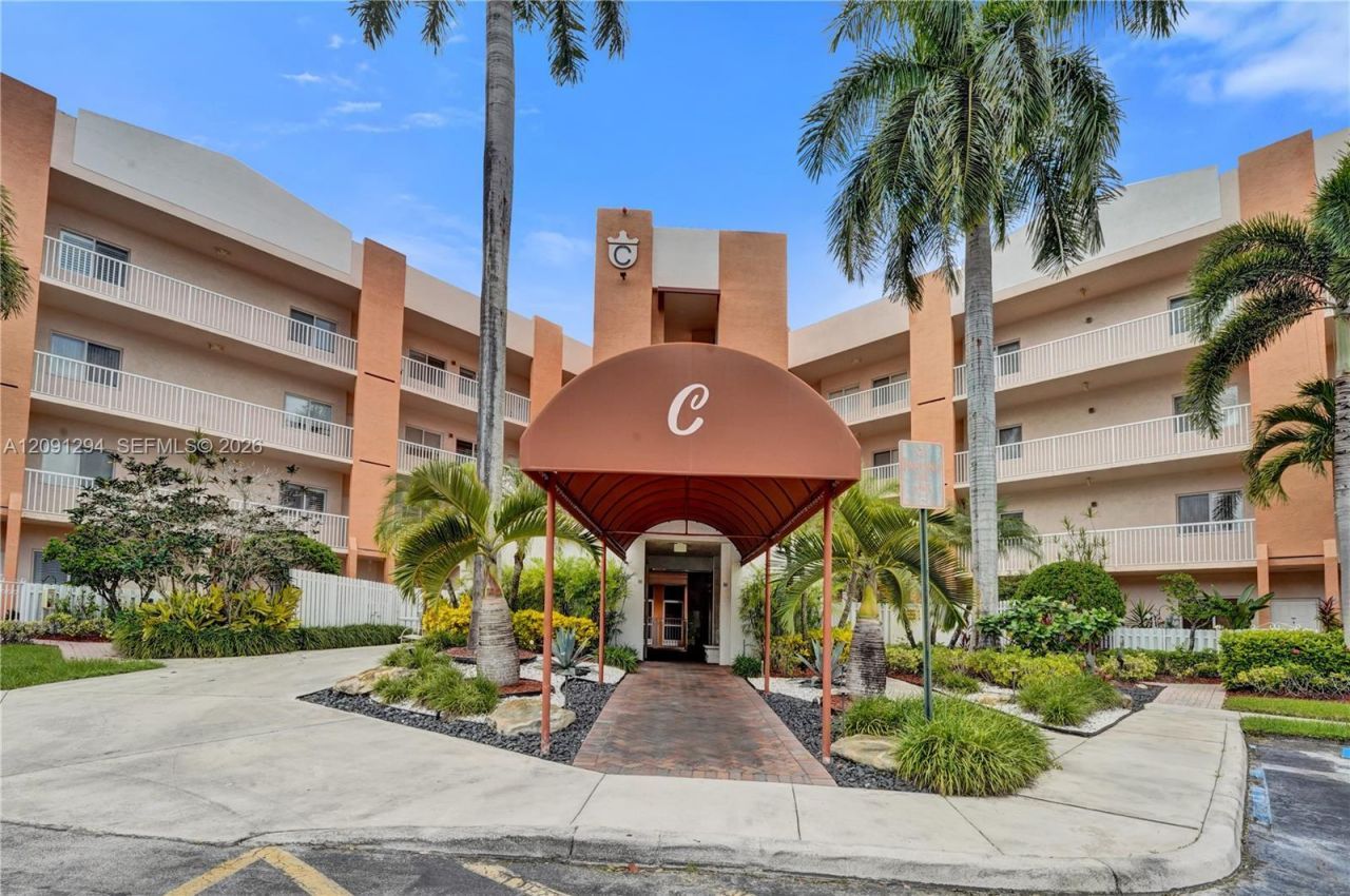 7735 Yardley Dr, Unit 213, Tamarac, FL 33321 Photo