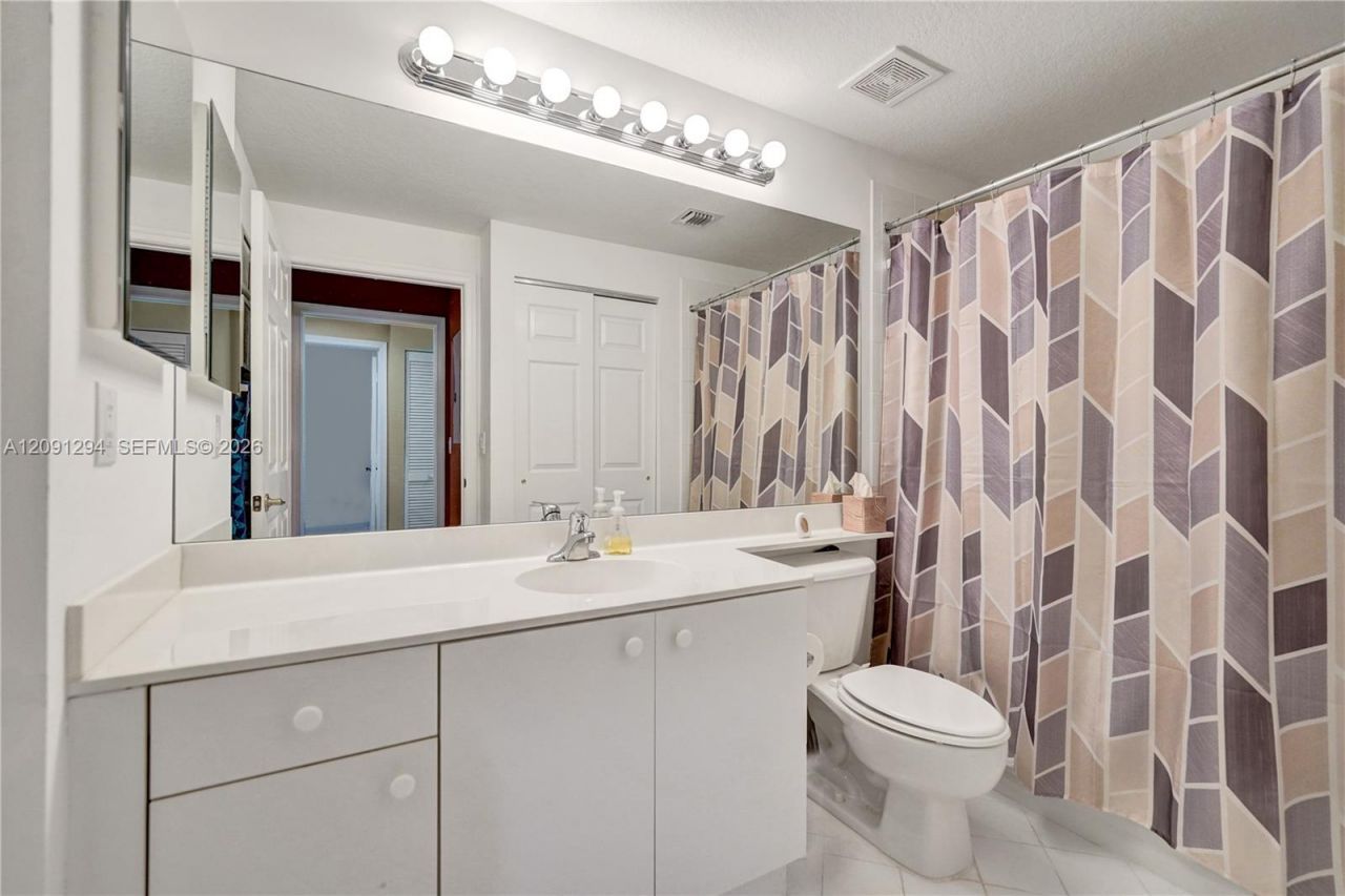 7735 Yardley Dr, Unit 213, Tamarac, FL 33321 Photo
