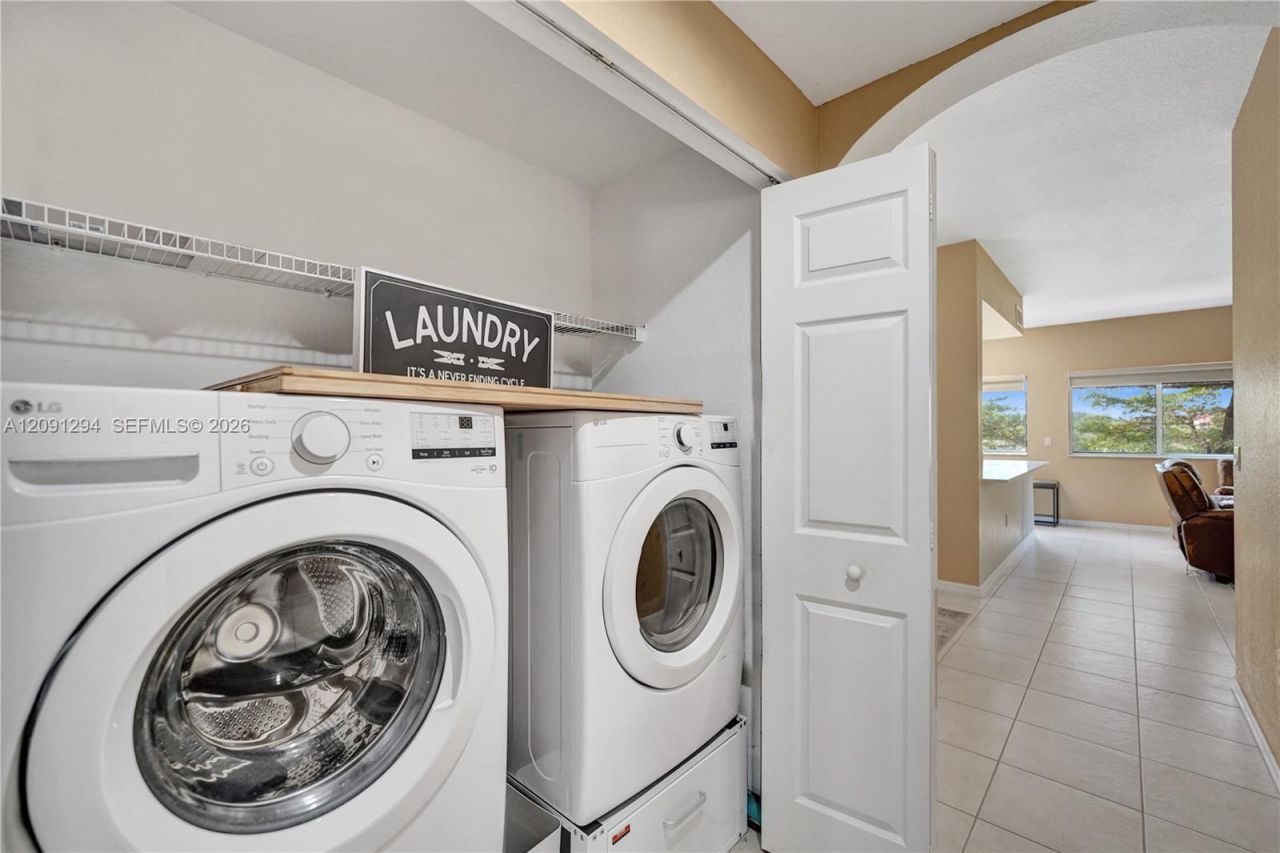 7735 Yardley Dr, Unit 213, Tamarac, FL 33321 Photo