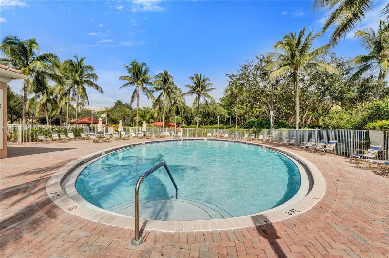 7735 Yardley Dr, Unit 213, Tamarac, FL 33321 Photo