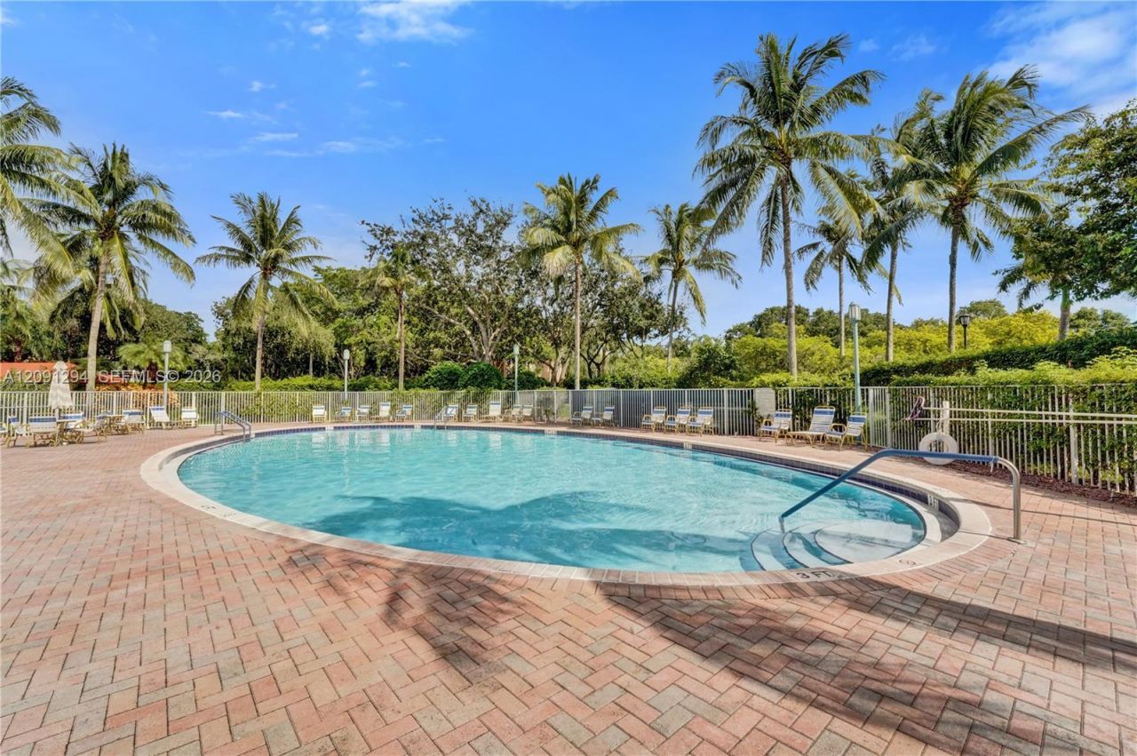 7735 Yardley Dr, Unit 213, Tamarac, FL 33321 Photo