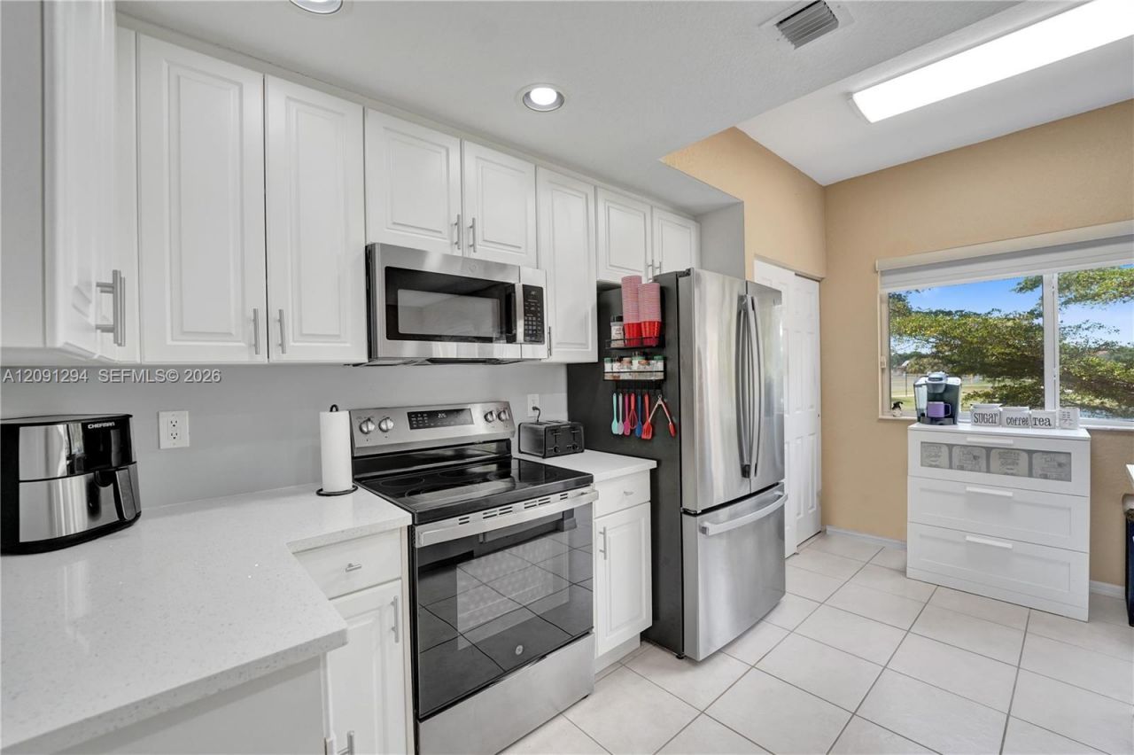 7735 Yardley Dr, Unit 213, Tamarac, FL 33321 Photo