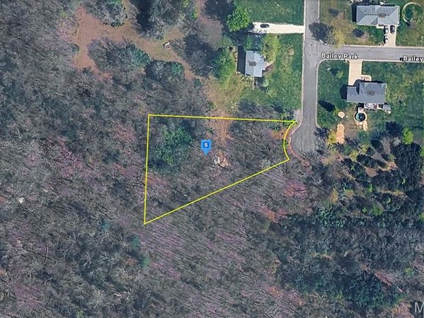 120 Angel Lane , Holts Summit, MO 65043