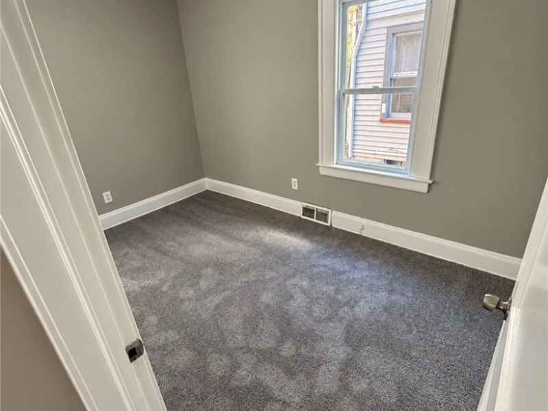 10305 Manor Avenue, Cleveland, OH 44104 Photo 6