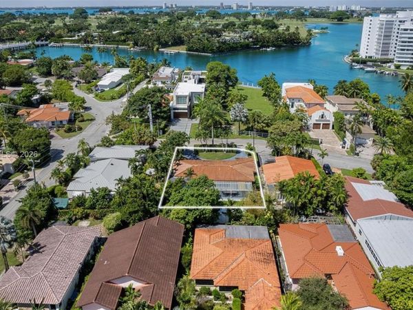 9217 Bay Dr , Surfside, FL 33154