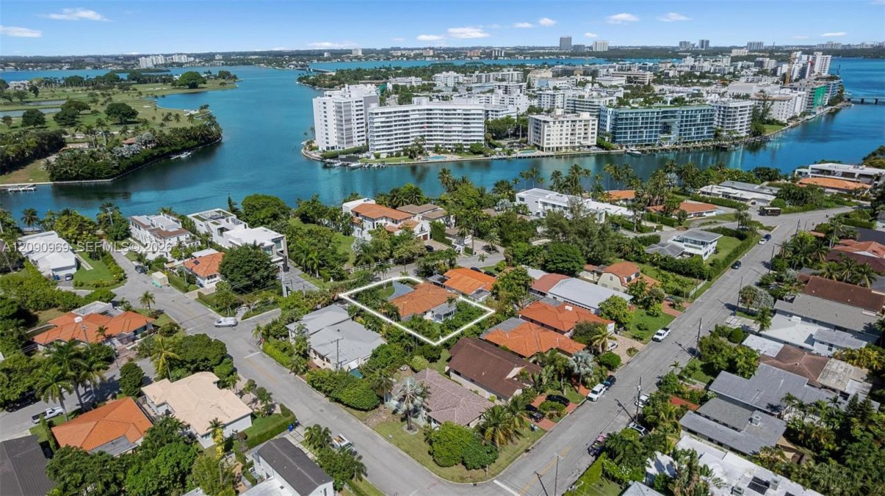 9217 Bay Dr, Surfside, FL 33154 Photo