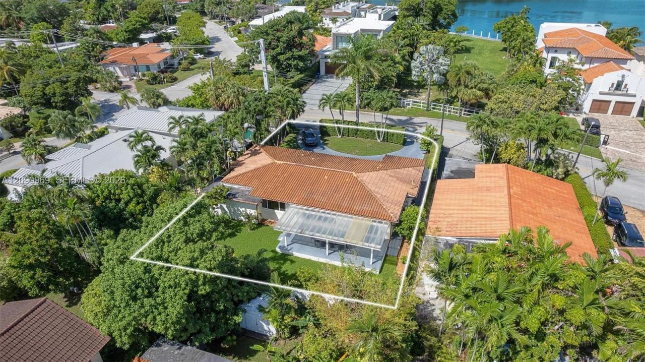 9217 Bay Dr, Surfside, FL 33154 Photo