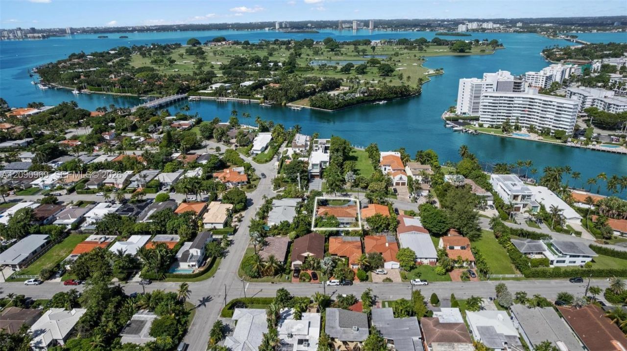9217 Bay Dr, Surfside, FL 33154 Photo