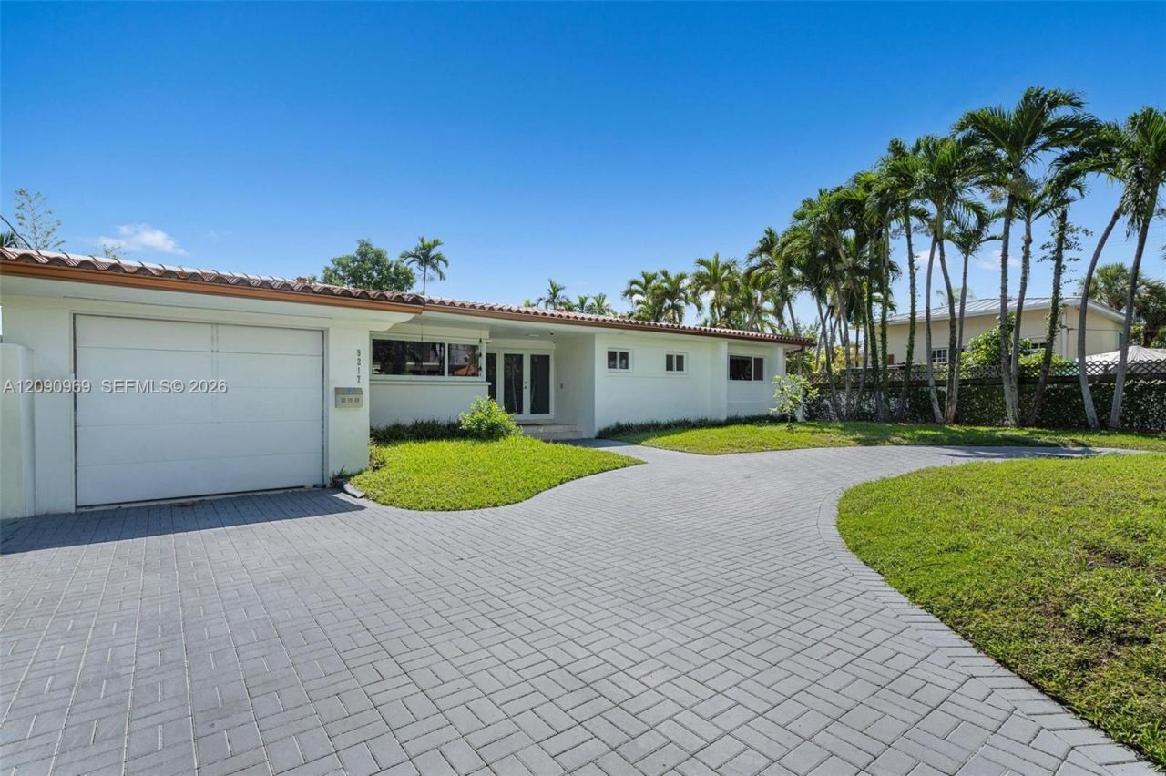 9217 Bay Dr, Surfside, FL 33154 Photo