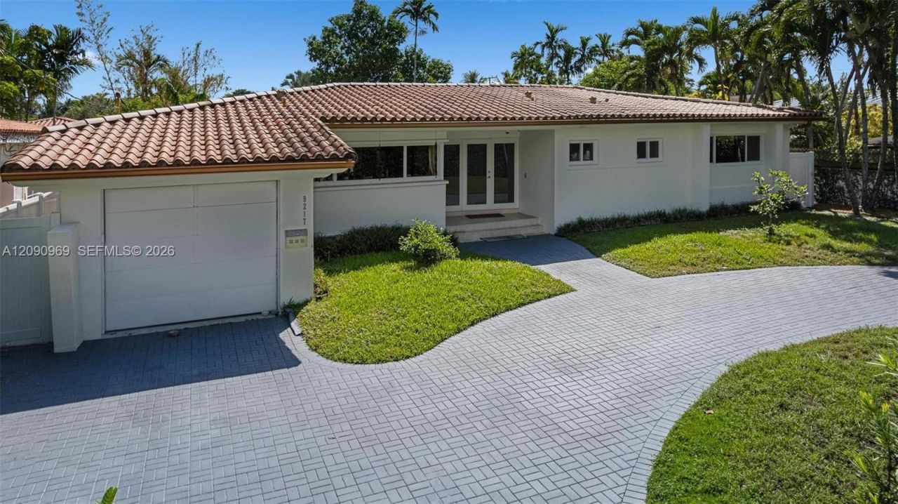 9217 Bay Dr, Surfside, FL 33154 Photo