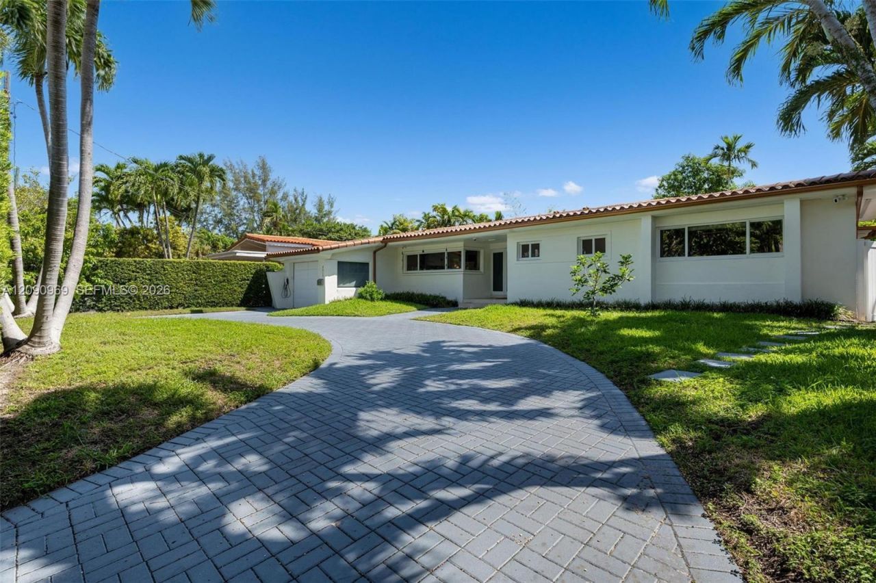 9217 Bay Dr, Surfside, FL 33154 Photo