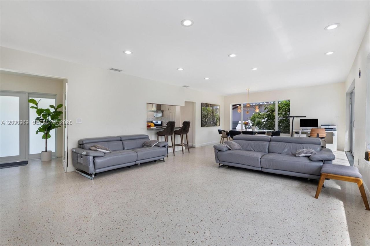 9217 Bay Dr, Surfside, FL 33154 Photo