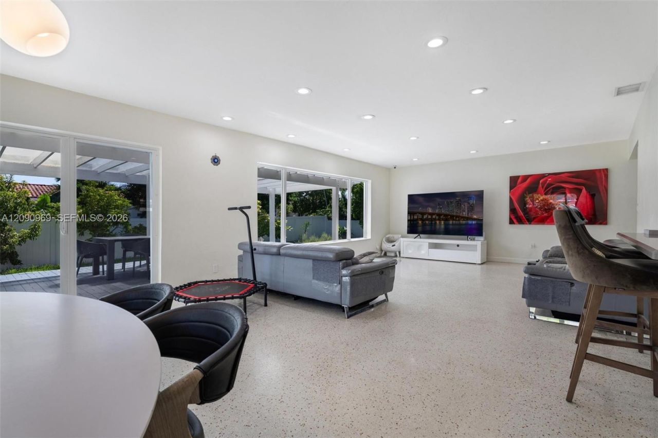9217 Bay Dr, Surfside, FL 33154 Photo