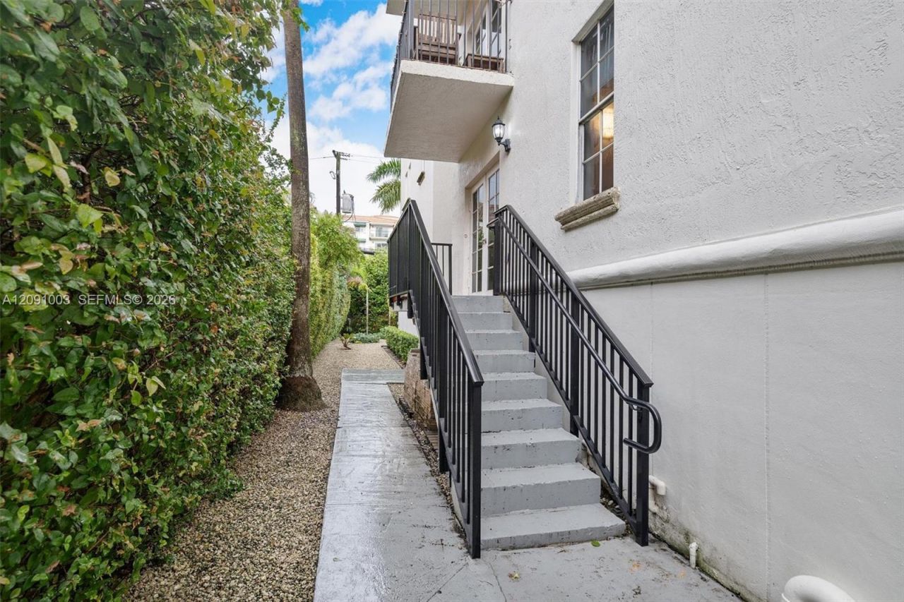 323 Navarre Ave, Unit 101, Coral Gables, FL 33134 Photo