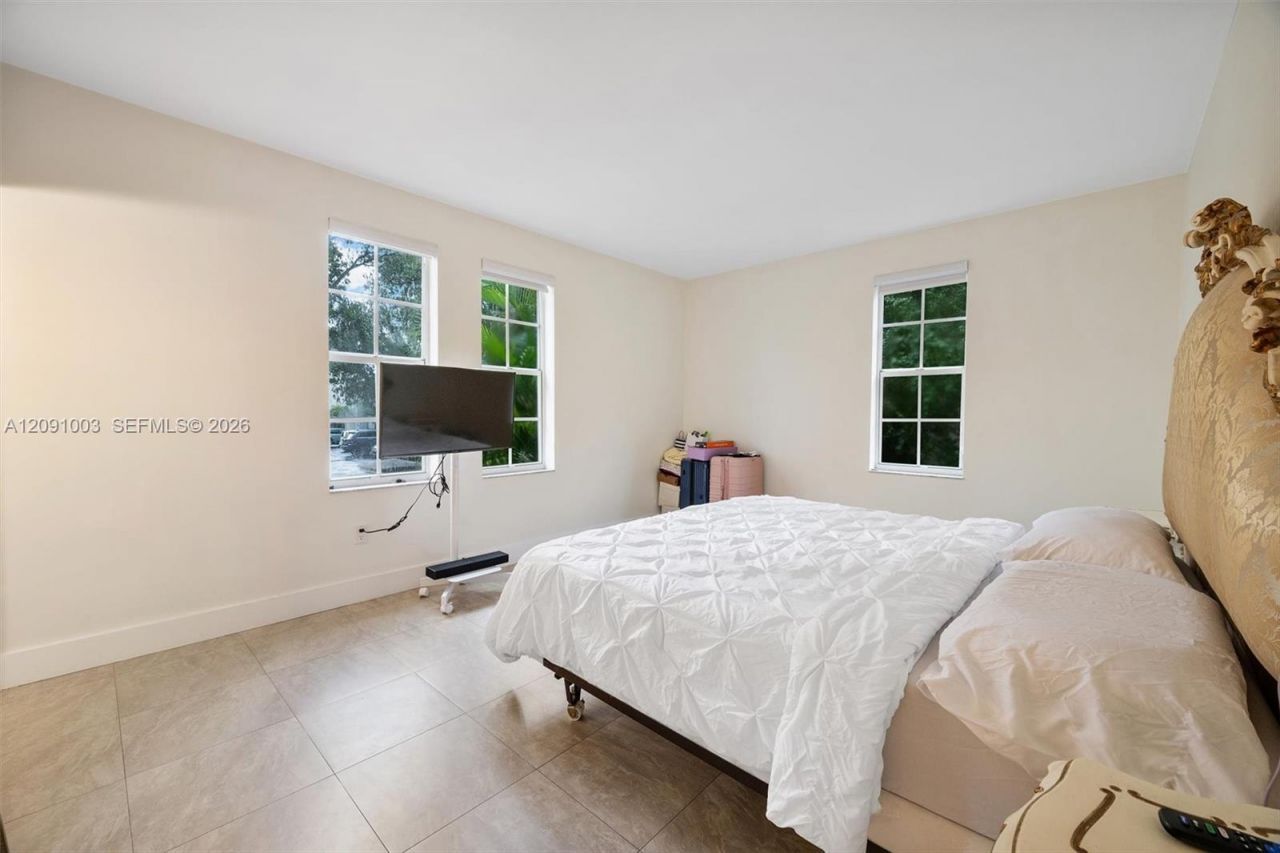 323 Navarre Ave, Unit 101, Coral Gables, FL 33134 Photo