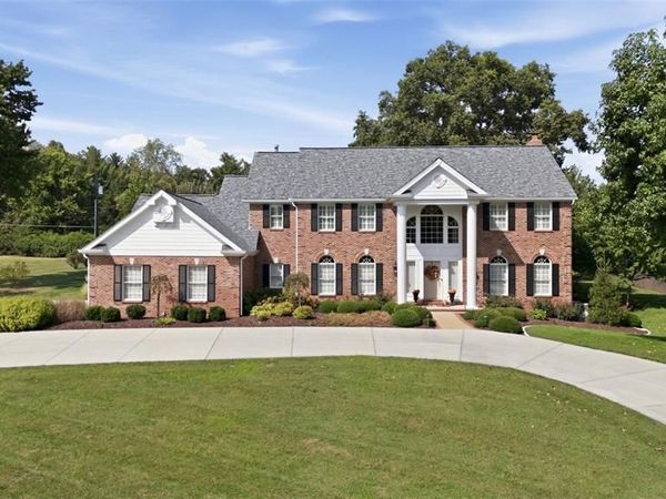 23 Bopp Lane, Town and Country, MO 63131