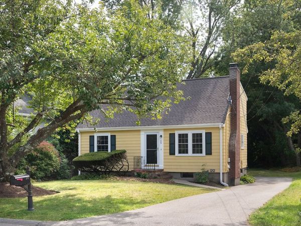 28 Middle St, Lexington, MA 02421