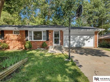 931 Rosewood Drive, Lincoln, NE 68510