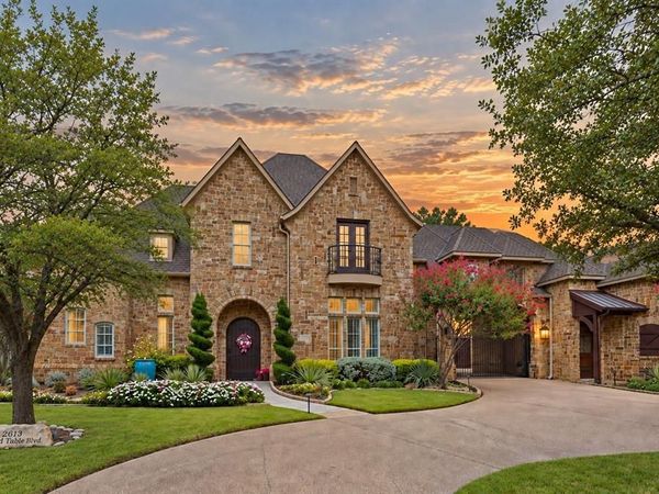 2613 Round Table Boulevard, Lewisville, TX 75056