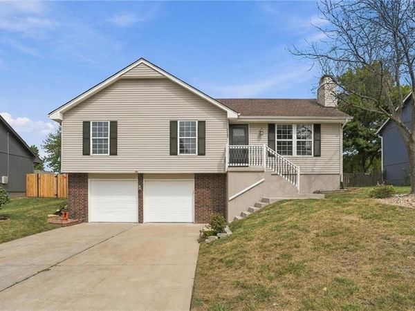 2208 SE 6th Street, Lee's Summit, MO 64063