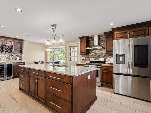 16 Bacon Rd, Framingham, MA 01701