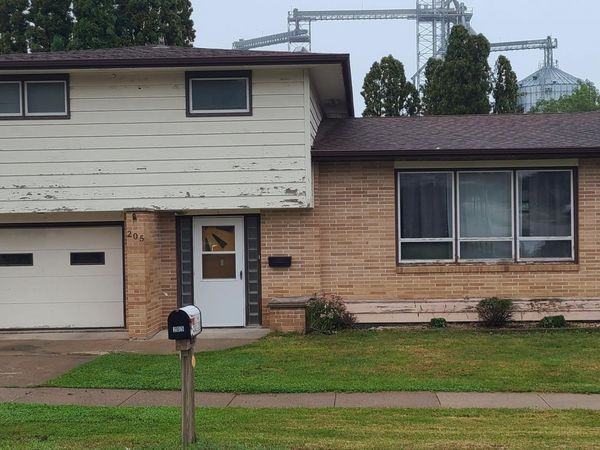 205 E Iowa Street, Monona, IA 52159