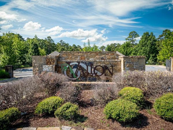 100 Vallon Ln, Little Rock, AR 72223
