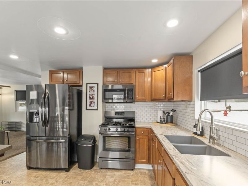 131 Maple Street SW, Sugarcreek, OH 44681 Photo 2