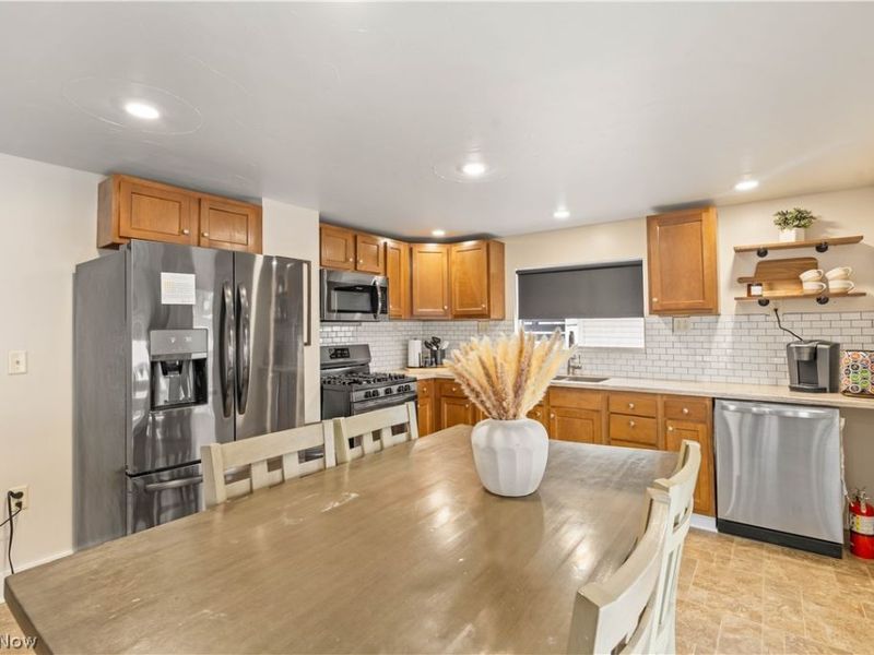 131 Maple Street SW, Sugarcreek, OH 44681 Photo 3