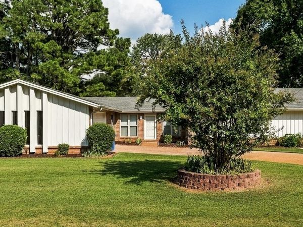 118 Oak Hill Dr, Florence, AL 35633