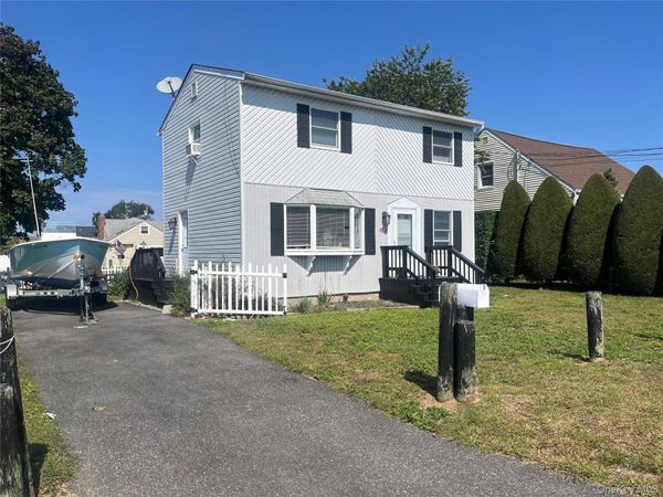 13 Flint Road , Amityville, NY 11701