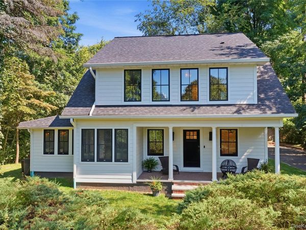 10 The Locusts , Roslyn Estates, NY 11576