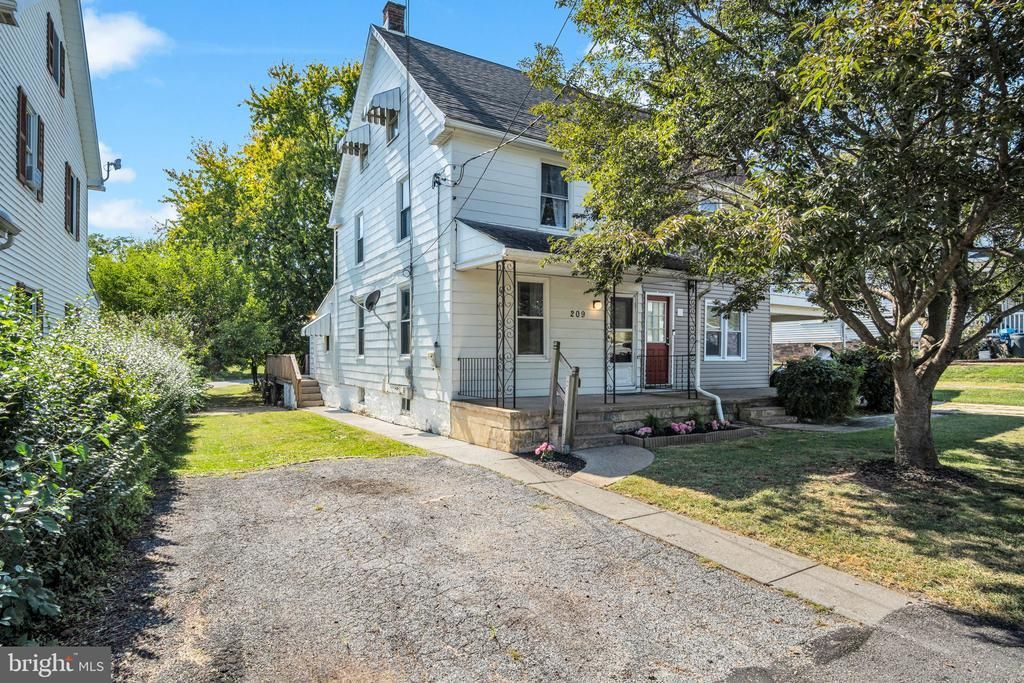 209 1ST STREET , ENOLA, PA 17025
