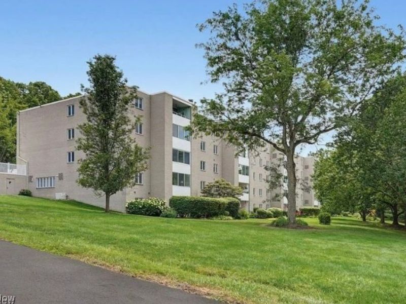 520 Meredith Lane, Unit 507, Cuyahoga Falls, OH 44223 Photo 2