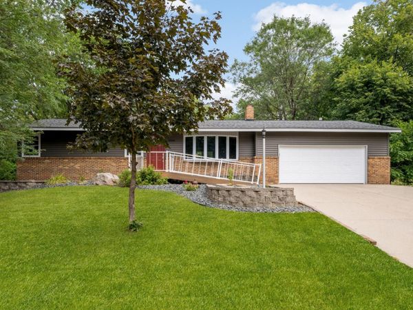 11004 Oak Knoll Terrace N, Minnetonka, MN 55305