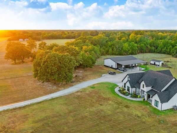 15170 Farm Road 79 , Sumner, TX 75486