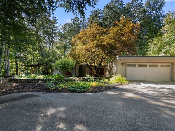 688 Annursnac Hill, Concord, MA 01742