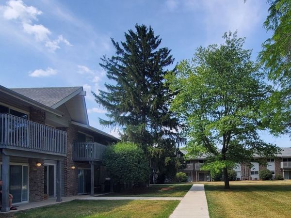 10S771 Clarendon Hills Road , Unit 208, Willowbrook, IL 60527